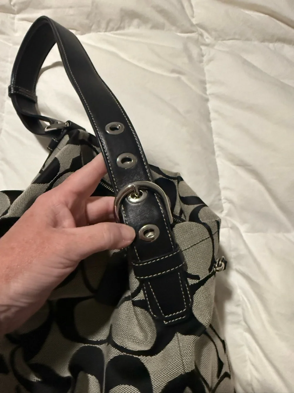 EUC Coach Black and Gray Signature Jacquard Shoulder Bag - Picture 3 of 4